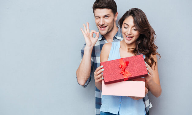 Romance Gifts for Her – What Are The Top 7 Most Affordable Romantic Gifts for Women?